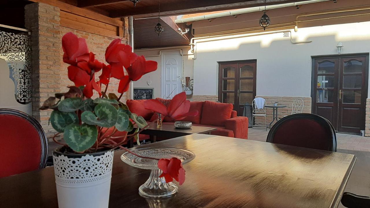 Guest House Romantika Panzio Дьюла Екстер'єр фото
