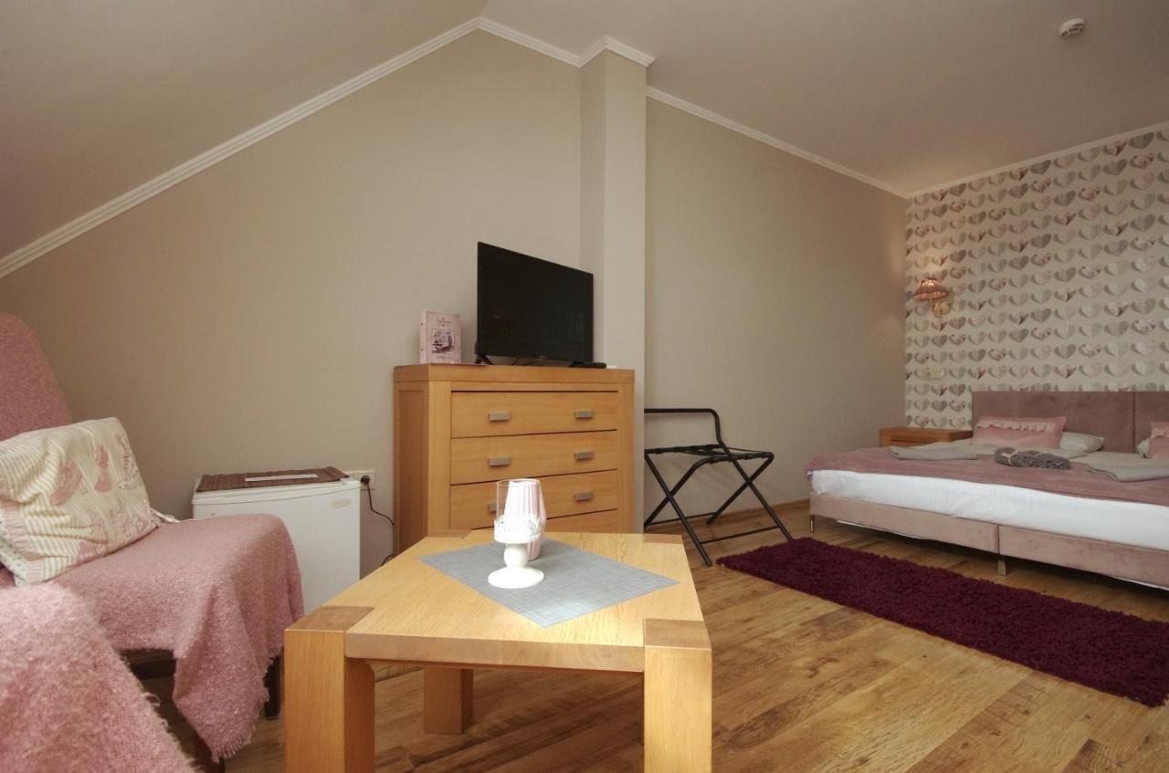 Guest House Romantika Panzio Дьюла Екстер'єр фото