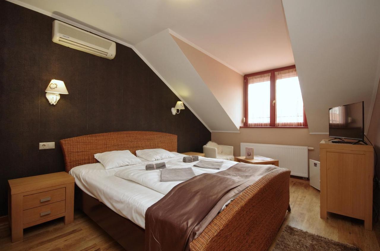 Guest House Romantika Panzio Дьюла Екстер'єр фото