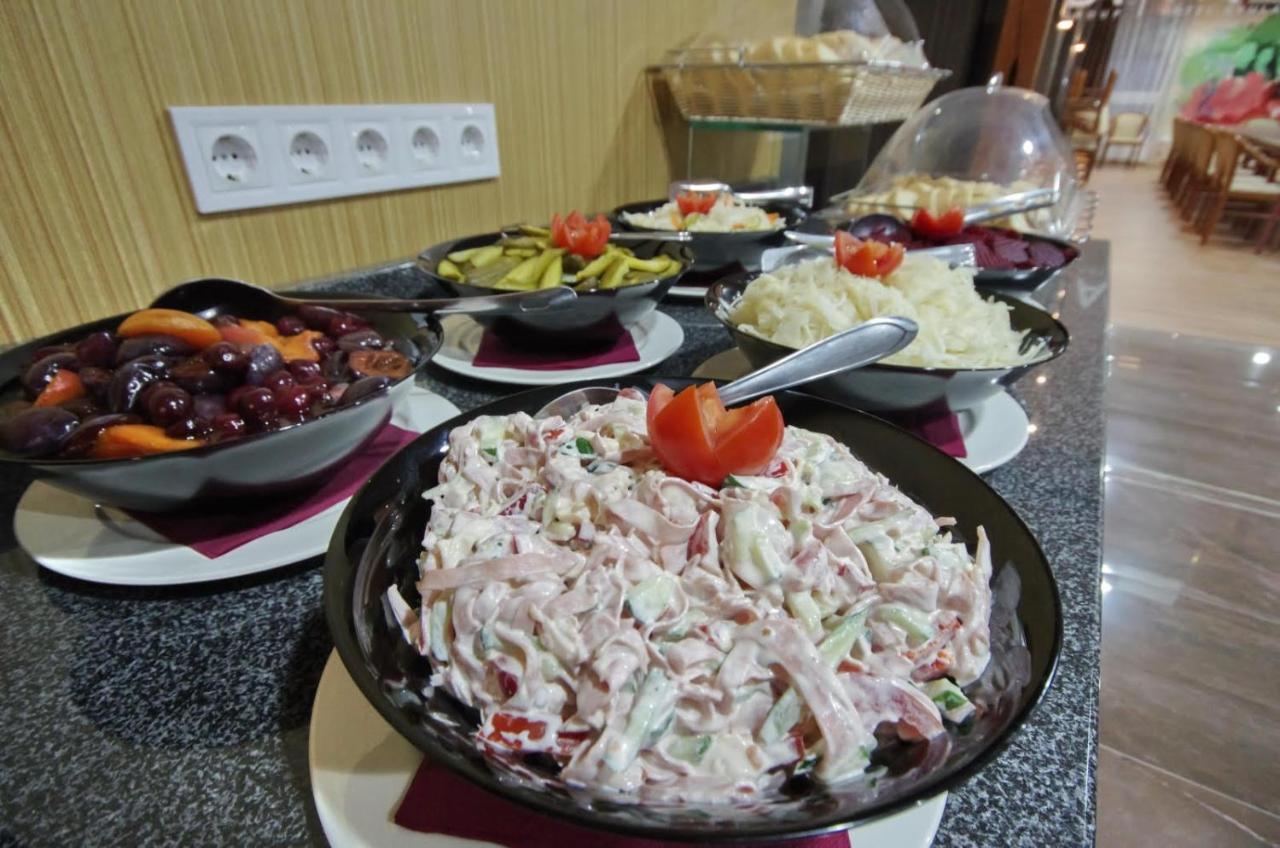 Guest House Romantika Panzio Дьюла Екстер'єр фото