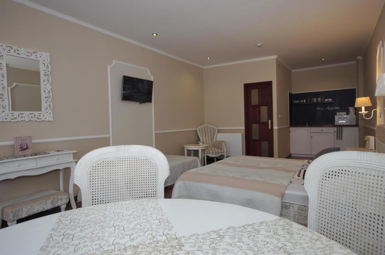 Guest House Romantika Panzio Дьюла Екстер'єр фото