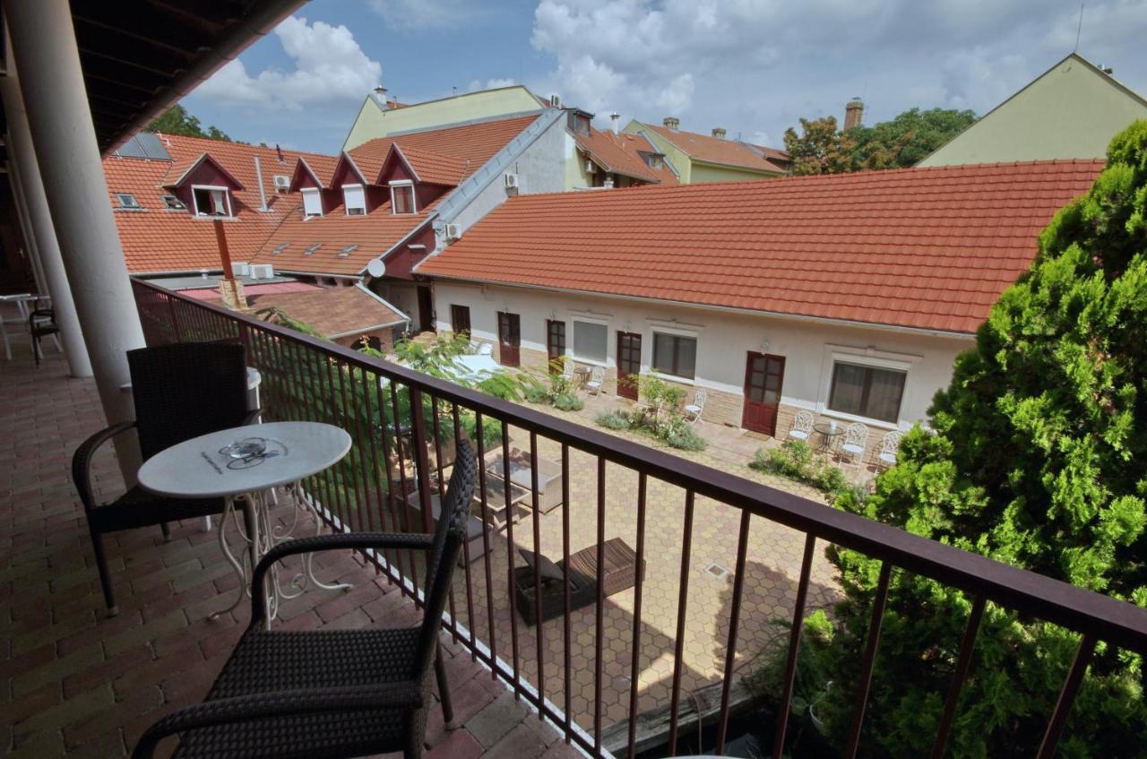 Guest House Romantika Panzio Дьюла Екстер'єр фото
