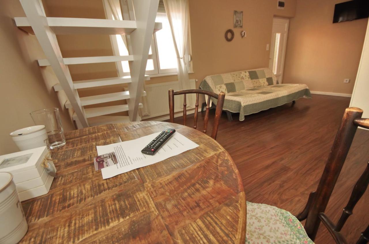 Guest House Romantika Panzio Дьюла Екстер'єр фото