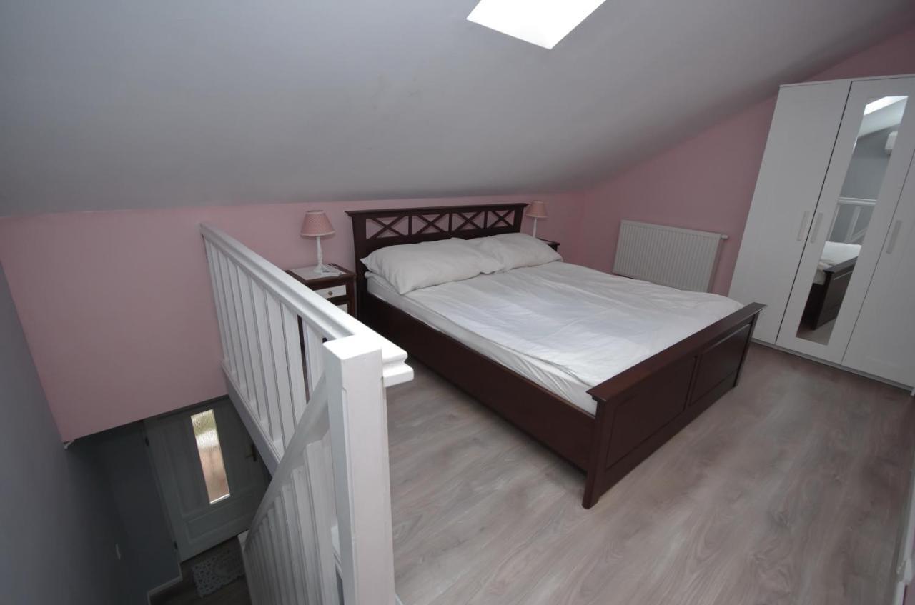 Guest House Romantika Panzio Дьюла Екстер'єр фото